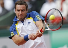 Foto: Gulbis trīs stundu cīņā piekāpjas Monfīsam