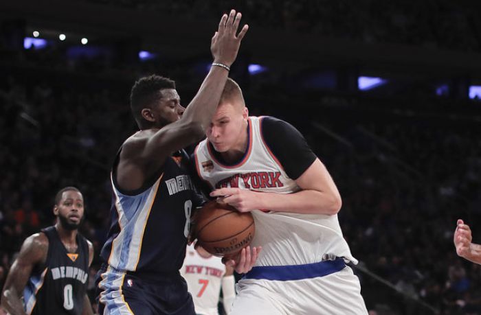 Porziņģis ar 21 punktu kaldina «Knicks» sezonas pirmo uzvaru