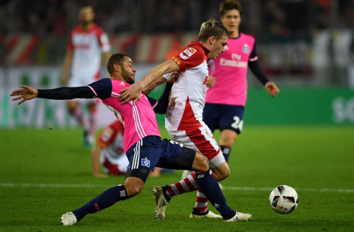 Rudņevs nopelna brīdinājumu, bet «Koln» pieveic viņa bijušo klubu HSV