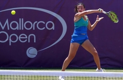 Sevastova Maljorkas svelmē dramatiskā cīņā iekļūst WTA turnīra pusfinālā