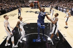 Bertāns NBA sezonas ievadā «Spurs» palīdz pieveikt «Timberwolves»