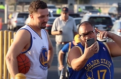 Video: NBA zvaigznes līdzinieks pārsteidz cilvēkus uz ielas