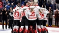 Pēc sīvas cīņas papildlaikā pasaules čempionātā zeltu izcīna Kanādas hokejistes