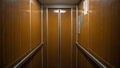 Tūkstošiem novecojušu liftu Rīgā apdraud cilvēku dzīvības. Par to nomaiņu būs jāmaksā pašiem iedzīvotājiem