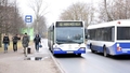 Nākamnedēļ vairākos "Rīgas satiksmes" autobusu maršrutos ieviesīs "pieturas pēc pieprasījuma"