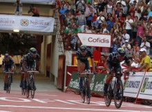 "Vuelta Espana" komandu braucienā uzvar "Movistar"