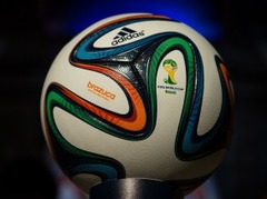 2014. gada FIFA Pasaules kausa oficiālo bumbu prezentē arī Latvijā