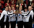 Šveices kērlingistes triumfē pasaules čempionātā