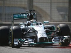 Hamiltons ātrākais F1 pēdējā posma pirmajos treniņos