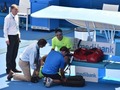 Video: Federers sadusmojas uz pārāk tuvu stāvošu operatoru