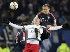 Rudņevs atgriežas laukumā, HSV sīvā cīņā zaudē "Bayern"