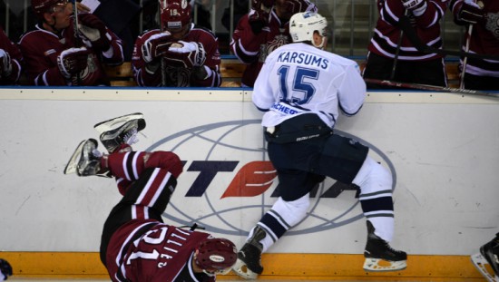 Video: KHL oktobra spēka paņēmienos arī Karsums un rīdzinieks Gilīss