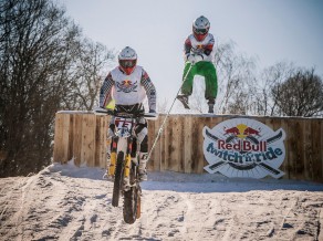 Pēc gada pārtraukuma atkal notiks "Red Bull Twitch'n'Ride" skijorings