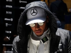 Hamiltons: "Starp "Mercedes" un "Ferrari" joprojām ir mazāk nekā 0.1 sekunde"