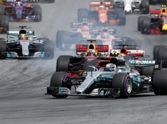 Botass notur aizmugurē Fetelu un triumfē Austrijas F1 posmā