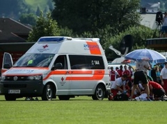 Spēles laikā saļimušajam "Ajax" pussargam konstatēti smagi bojājumi smadzenēm