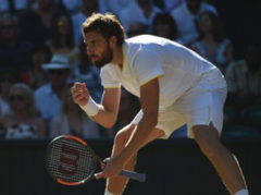 Gulbis pamostas, dominē otrajā un trešajā setā un Bostādē sāk ar uzvaru