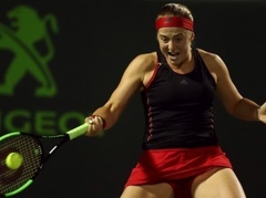 Ostapenko ar uzvaru pār Kvitovu iekļūst Maiami ceturtdaļfinālā