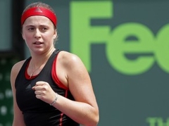 Ostapenko Maiami ceturtdaļfinālā divu taibreiku mačā pieveic Svitoļinu