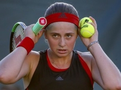 Ostapenko neiegūst mēneša labākās WTA spēlētājas balvu