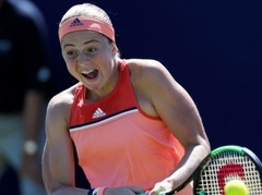 Ostapenko iekļūst ceturtdaļfinālā