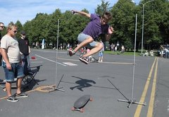 Fotoreportāža: brašākie rīdzinieki pulcējas ekstrēmo sporta veidu sacensībās