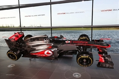 McLaren F-1 komanda šķirsies no titulsponsora Vodafone