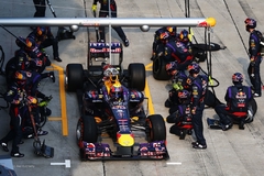 Red Bull uzstādījuši jaunu pitstopa rekordu - 2.05 sekundes