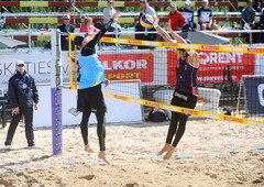 papildināts (16:15) - Visi trīs Latvijas pludmales volejbola dueti sasniedz Jūrmalas Masters izslēgšanas turnīru