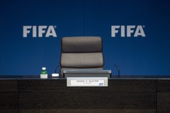 FIFA sponsori prezidenta Blatera atkāpšanos vērtē kā pozitīvu soli futbola attīstībā