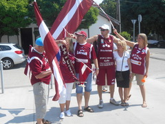FOTO: Latvijas izlases līdzjutēji pirms spēles ar Serbiju