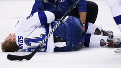 Video: NHL labākais snaiperis Stemkoss salauzis kāju