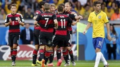 Vācija pēc pirmā puslaika pamatīgi grauj Brazīliju