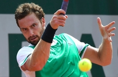 Gulbis pēc pirmā seta zaudē pasaules 15. raketei francūzim Pujam