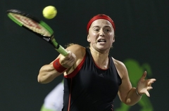 Ostapenko sarežģītā cīņā pārspēj titulēto Kvitovu