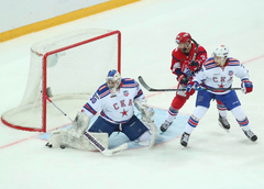 Хоккеист "Локомотива": не стоит валяться на льду и выпрашивать у судей удаления