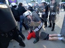 Polijas un Krievijas fani izraisa nekārtības Varšavas ielās (+video)