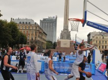 Foto: 3 X 3 basketbols pie Brīvības pirminekļa