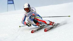 Шестой этап Кубка России у горнолыжников завершился победой Валентины Голенковой и Константина Саца в скоростном спуске
