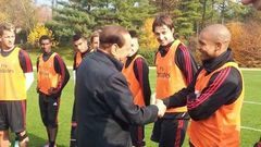 Берлускони побывал на тренировке "Милана"