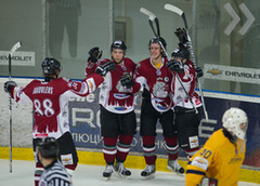 Эстонцев экзаменуют хоккеисты «Риги» и «Юниорса»