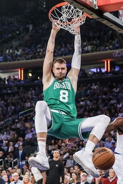 Porziņģis gūst 21 punktu Celtics uzvarā