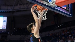 VIDEO ⟩ 19 gadus vecs kanādietis ieraksta savu vārdu basketbola vēsturē