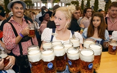 Oktoberfest šogad apmeklētāju skaita rekords - 7,4 miljoni Oktoberfest šogad apmeklētāju skaita rekords - 7,4 miljoni