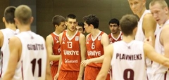 U-18 basketbolisti zaudē Turcijai