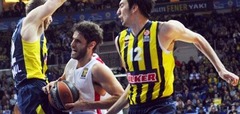 «Fenerbahce Ulker» pieveic čempionus un palielina intrigu