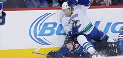 Pēdu lauzis «Maple Leafs» uzbrucējs Būts; rokas lūzums arī Dženeram