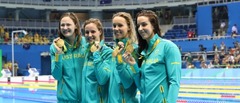 Austrālijas peldētājas 4x100 metru stafetē labo pasaules rekordu un kļūst par čempionēm