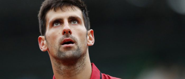 Džokovičs zaudē Parīzes ceturtdaļfinālā; Marejs nonāk divu uzvaru attālumā no pirmās raketes goda