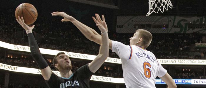 Porziņģim 25 punkti «Knicks» vienības zaudējumā